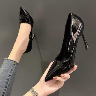 Giầy cao gót,gót đũa, cao 6,8cm. hai mầu đen, da. da bóng.
