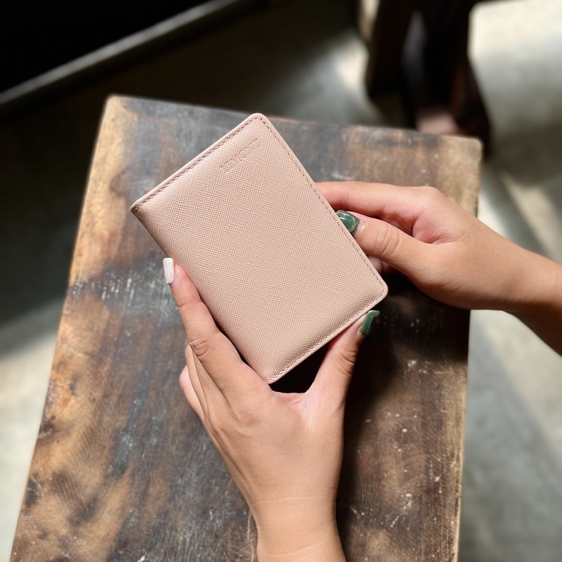 Ví nữ da bò Switch Hồng Nude, dáng hộp đứng, có ngăn đựng tiền thẳng - Thiết kế chính hãng từ Lemont.