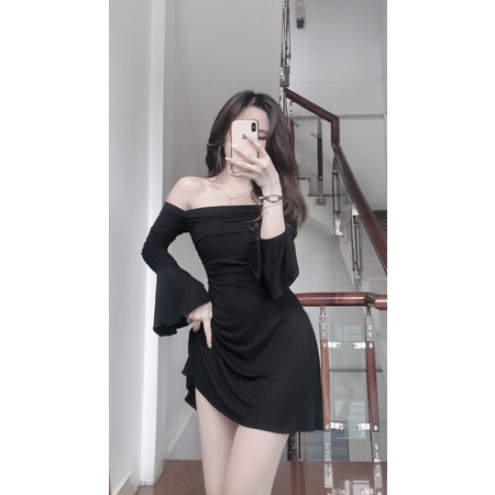 váy đen trễ vai tay loe