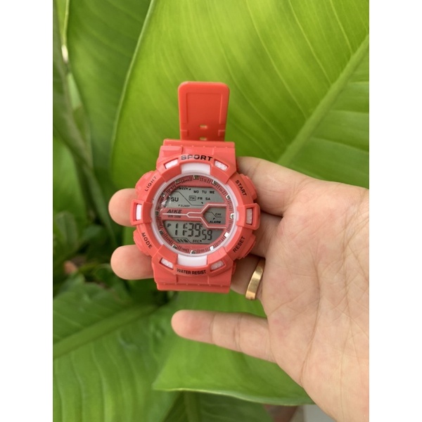 Đồng hồ bé Sport chống nước tốt