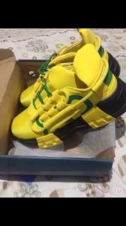 Giày sneaker mẫu mới nhất 2019