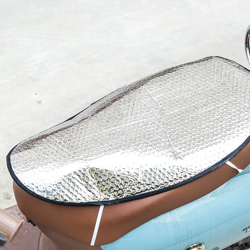Tấm chắn nắng cho xe máy, dầy dặn chống nắng nóng tốt, sử dụng cho tất cả các loại xe máy yên nhỏ.