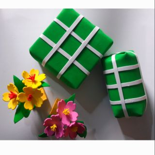 Bánh trưng,bánh tét,cây mai, cây đào trang trí tết cho lớp học