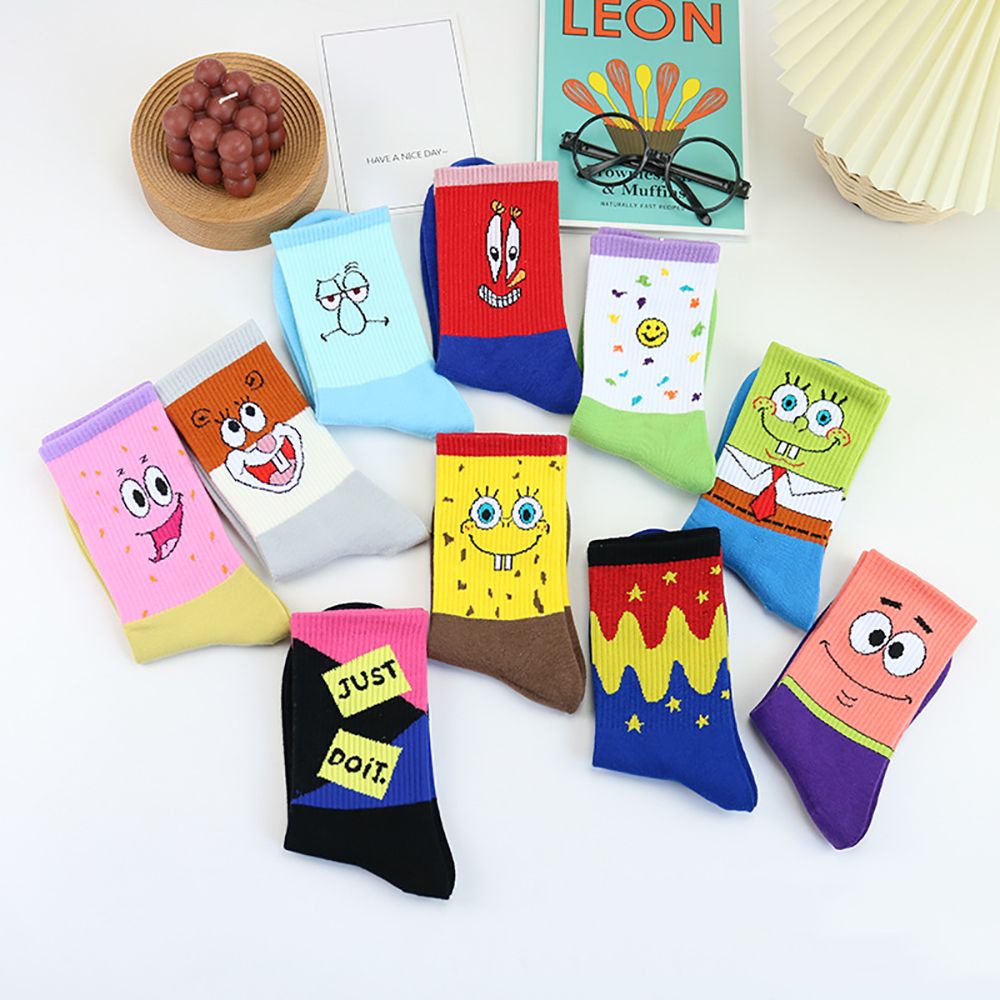 Đôi vớ cotton co giãn thoáng khí in hình Spongebob dễ thương dành cho nữ