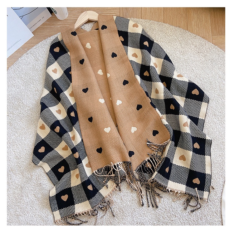 Khăn quàng cổ mùa đông dệt kim họa tiết kẻ caro trái tim màu be / nâu sữa