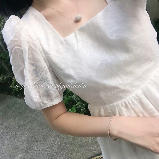 JANE’S Đầm trắng hoa văn công chúa hở eo xinh (kèm ảnh khách)J0238