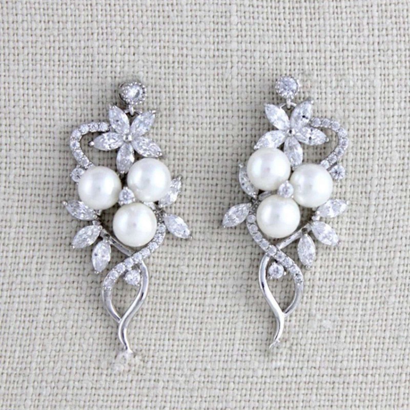 1 đôi bông tai hình hoa đính đá và ngọc trai nhân tạo thời trang cho nữ