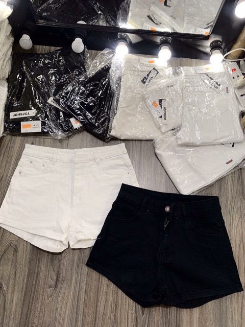 Bán sỉ quần jeans sooc 2 màu đen trắng cho nữ | BigBuy360 - bigbuy360.vn