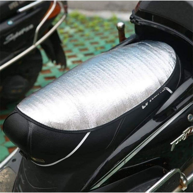 tấm Bạc xốp phủ yên xe máy chống nắng nóng