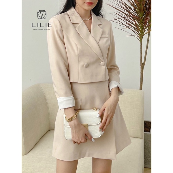 Set blazer croptop 2 cúc ngang be và chân váy vạt chéo | BigBuy360 - bigbuy360.vn