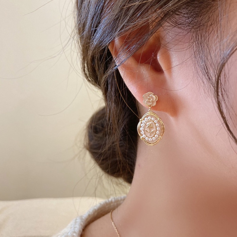 Khuyên tai nữ hình tròn thời trang thu đông