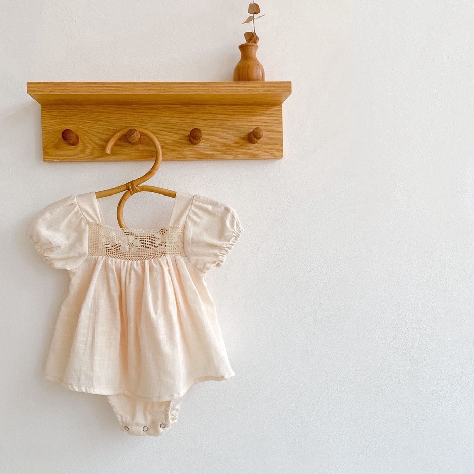 Body chip bé gái màu kem cổ vuông cho bé gái ảnh thật