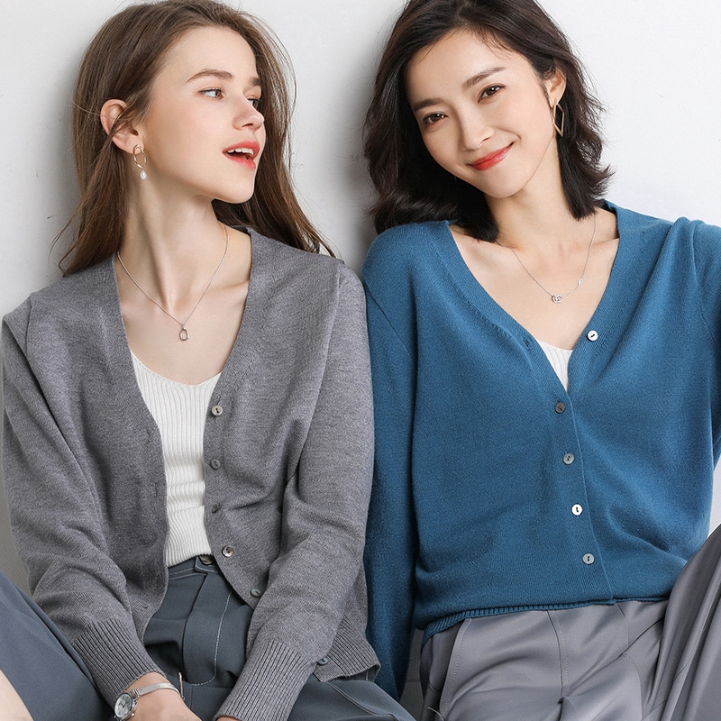 Áo khoác len cardigan xẻ cổ chữ V màu trơn phong cách thời trang 2019 | BigBuy360 - bigbuy360.vn
