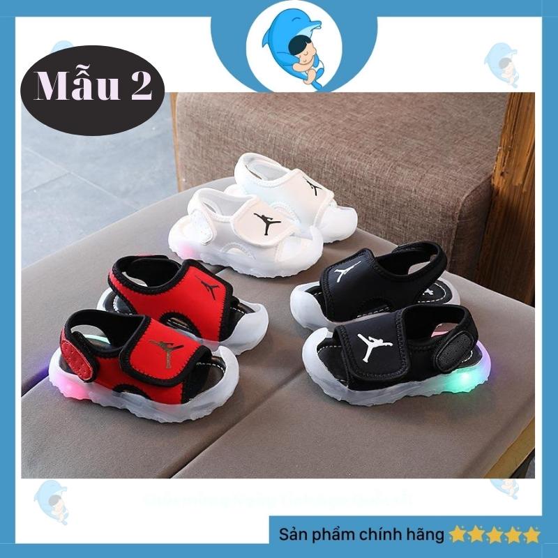 Giày quai hậu sandal tập đi có đèn cho bé trai và bé gái kiểu dáng thể thao chống trượt chống vấp