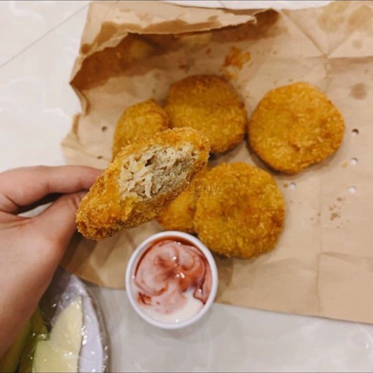 BÁNH GÀ THƯỜNG +BÁNH GÀ NHÂN PHÔ MAI