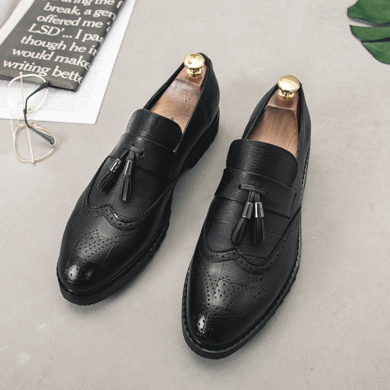 Men's leather shoes with luxurious tassels