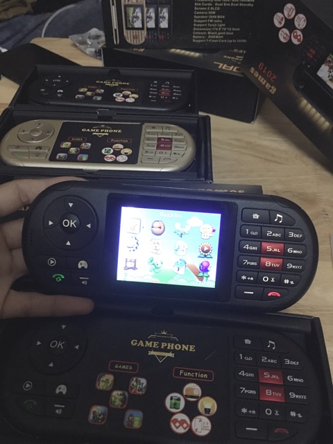 Máy chơi game cầm tay kiêm điện thoại lắp 2 sim nghe gọi