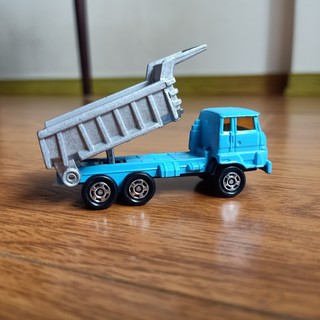Mô hình Tomica xe ben Isuzu Off Road Dump mẫu cổ 1978
