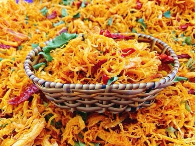 Khô gà lá chanh loại hảo hạng hộp 500gr | BigBuy360 - bigbuy360.vn