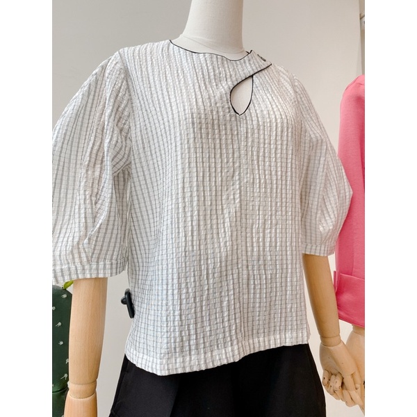 Áo cổ tròn cut out ngực - HD25