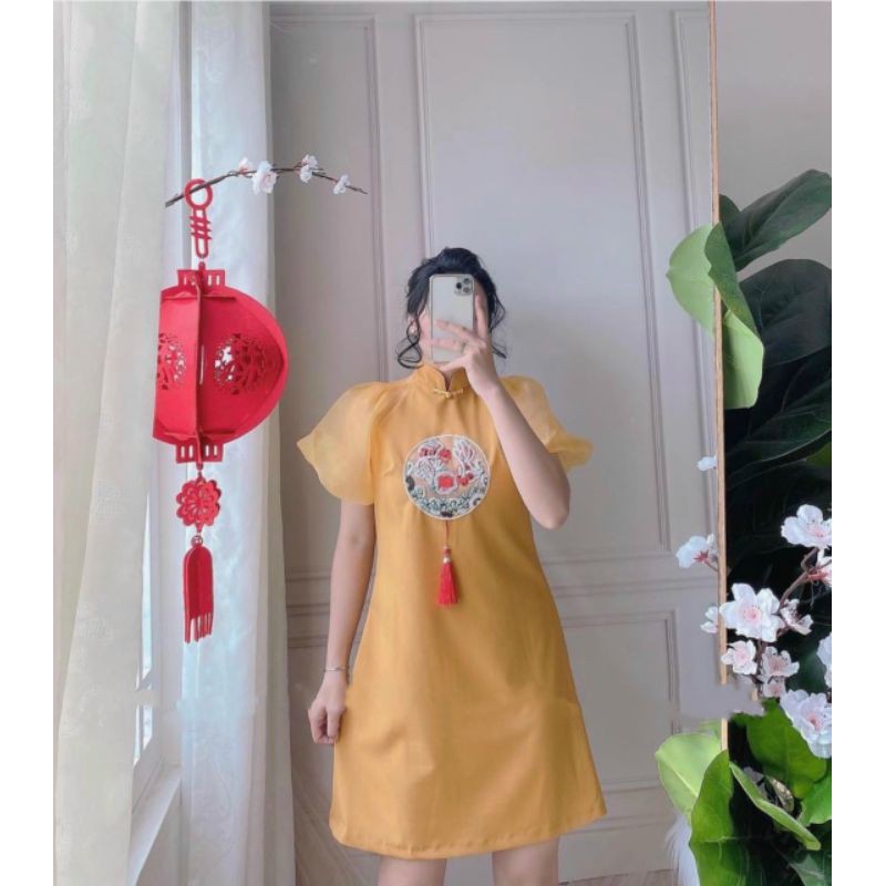 Đầm cổ Tàu tay phồng phối voan.