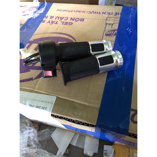 tay ga xe điện bọc nhôm thời trang có công tắc 3 tốc độ