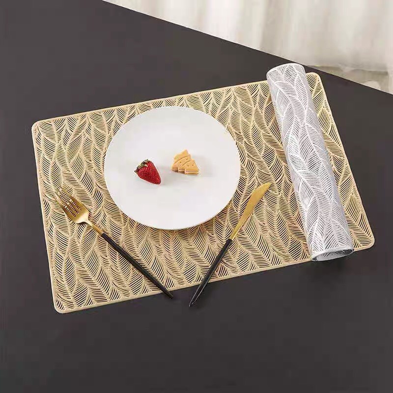 Tấm lót bàn ăn, lót lọ hoa, placemat, nhựa dẻo màu vàng, bạc và đỏ, xinh, rẻ, tiện lợi, hình chữ nhật 46x30cm