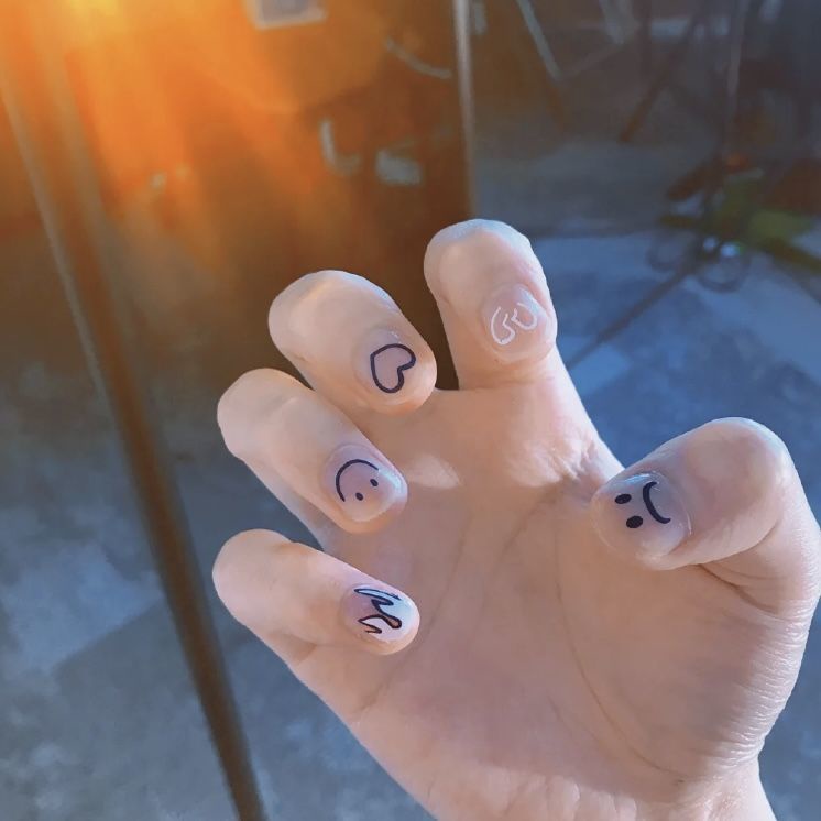 Nhãn Dán Móng Tay Hình Mặt Cười/Mặt Cười Klein Xanh