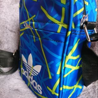 Cặp chéo adidas họa tiết