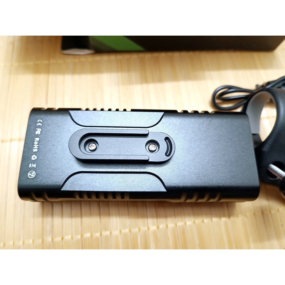 Đèn xe đạp Rockbros 850lm, pin siêu khủng 10.000mah, kiêm sạc dự phòng