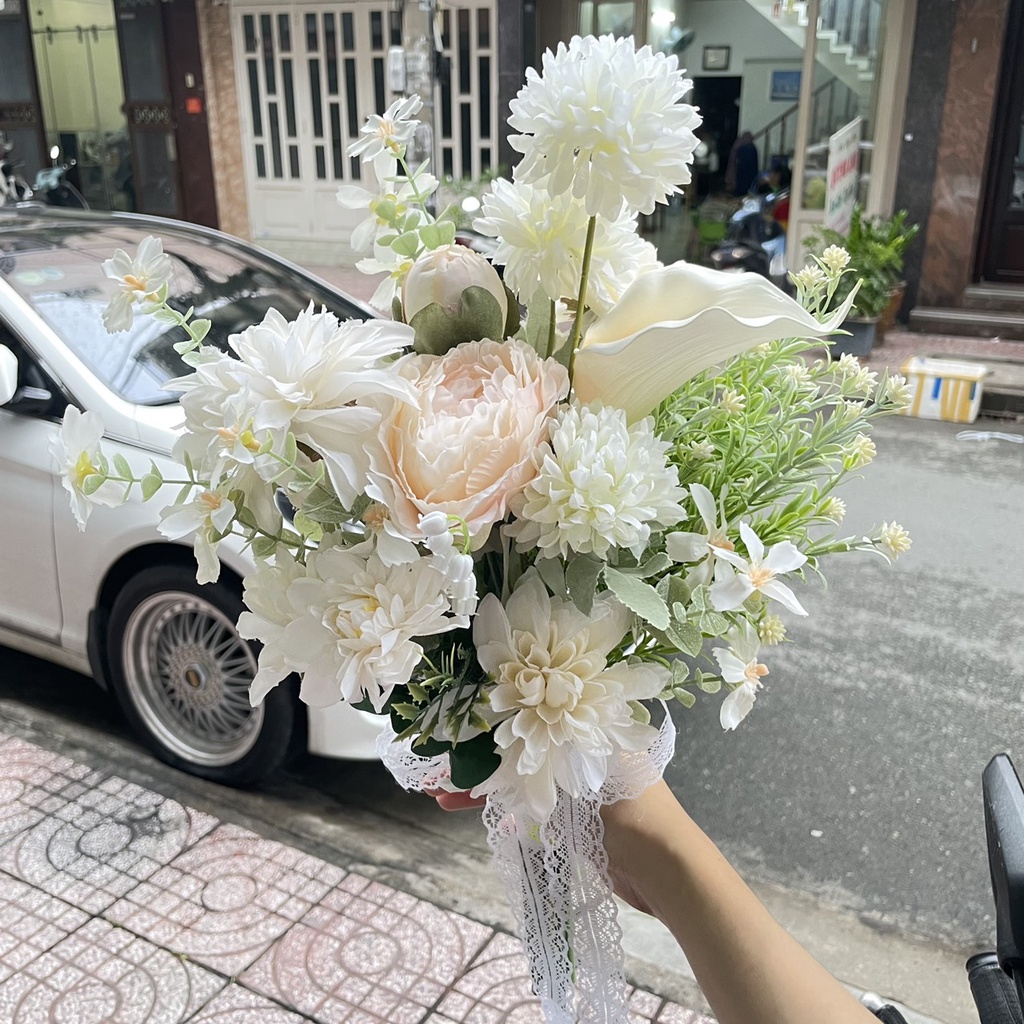 Hoa cầm tay cô dâu ngày cưới