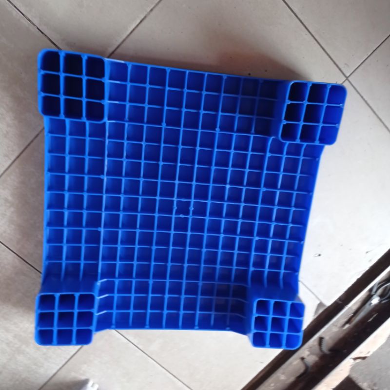 Pallet bít  vuông 60 có chân
