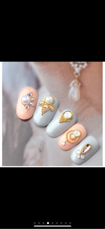 Đá gắn móng nail