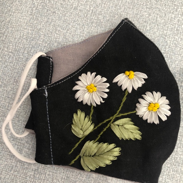 Khẩu trang thêu tay handmade(Nhắn tin chọn mẫu ạ) | BigBuy360 - bigbuy360.vn