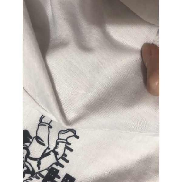 Pass áo phông trắng