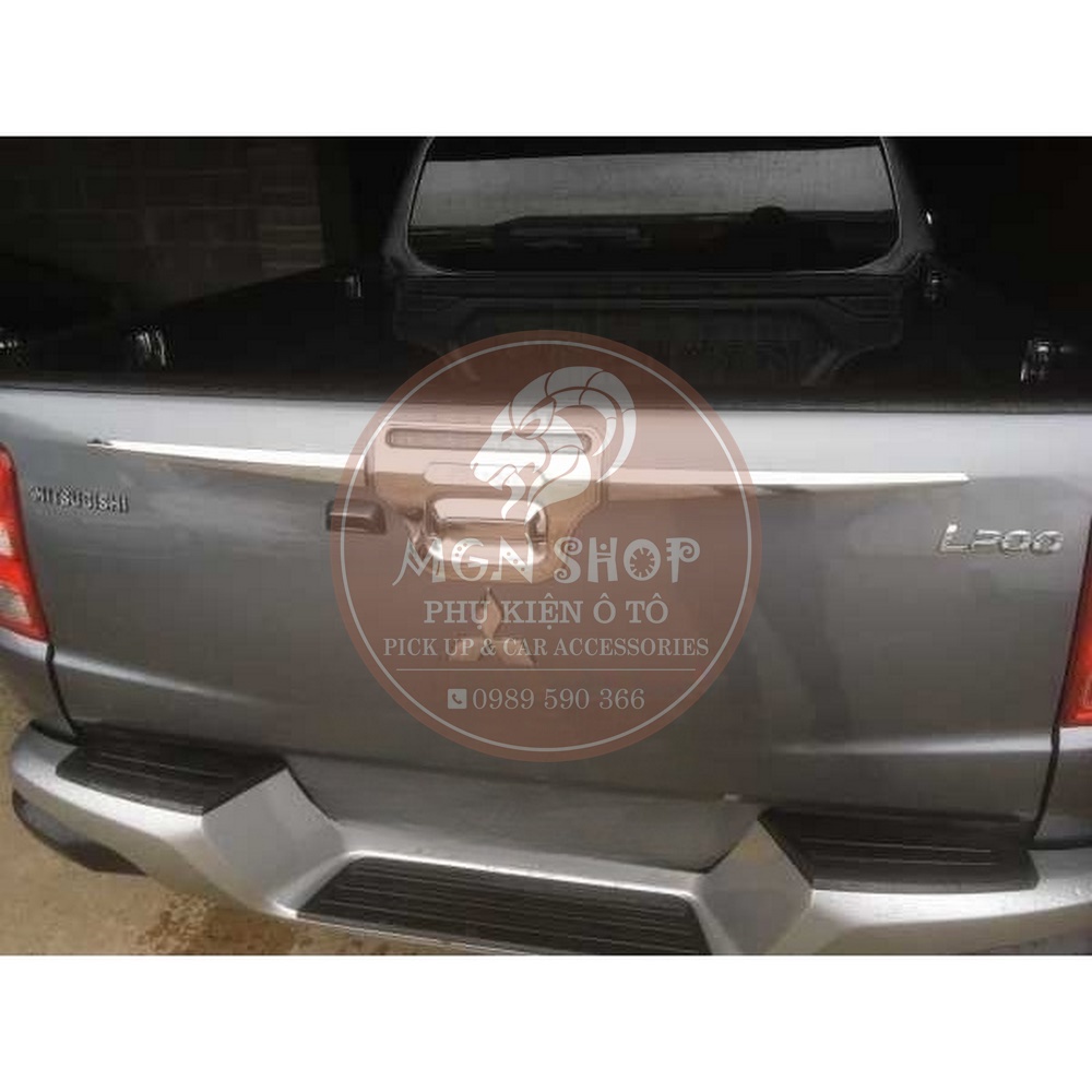 [Ốp tay cốp] [Mitsubishi Triton 2015 - 2018] [màu đen / màu bạc]