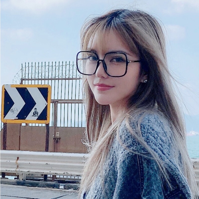 Mắt kính gọng vuông thời trang phong cách Hàn Quốc