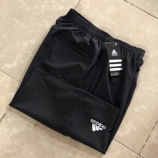 Quần đùi nam adidas về dut nhất màu đen . Mùa hè mặc vừa mát vừa thoải mái nhé ! Mua lẻ 35k/c . Combo 100k/3 chiếc ạ !!!