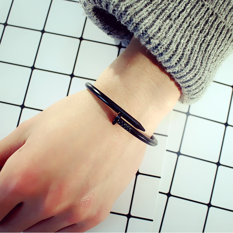 Vòng đeo tay unisex hình đinh nhiều màu