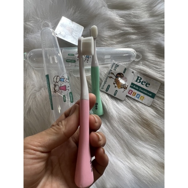 Bàn chải đánh răng bee dành cho em bé từ 2 đến 5  tuổi lông tơ siêu mịn