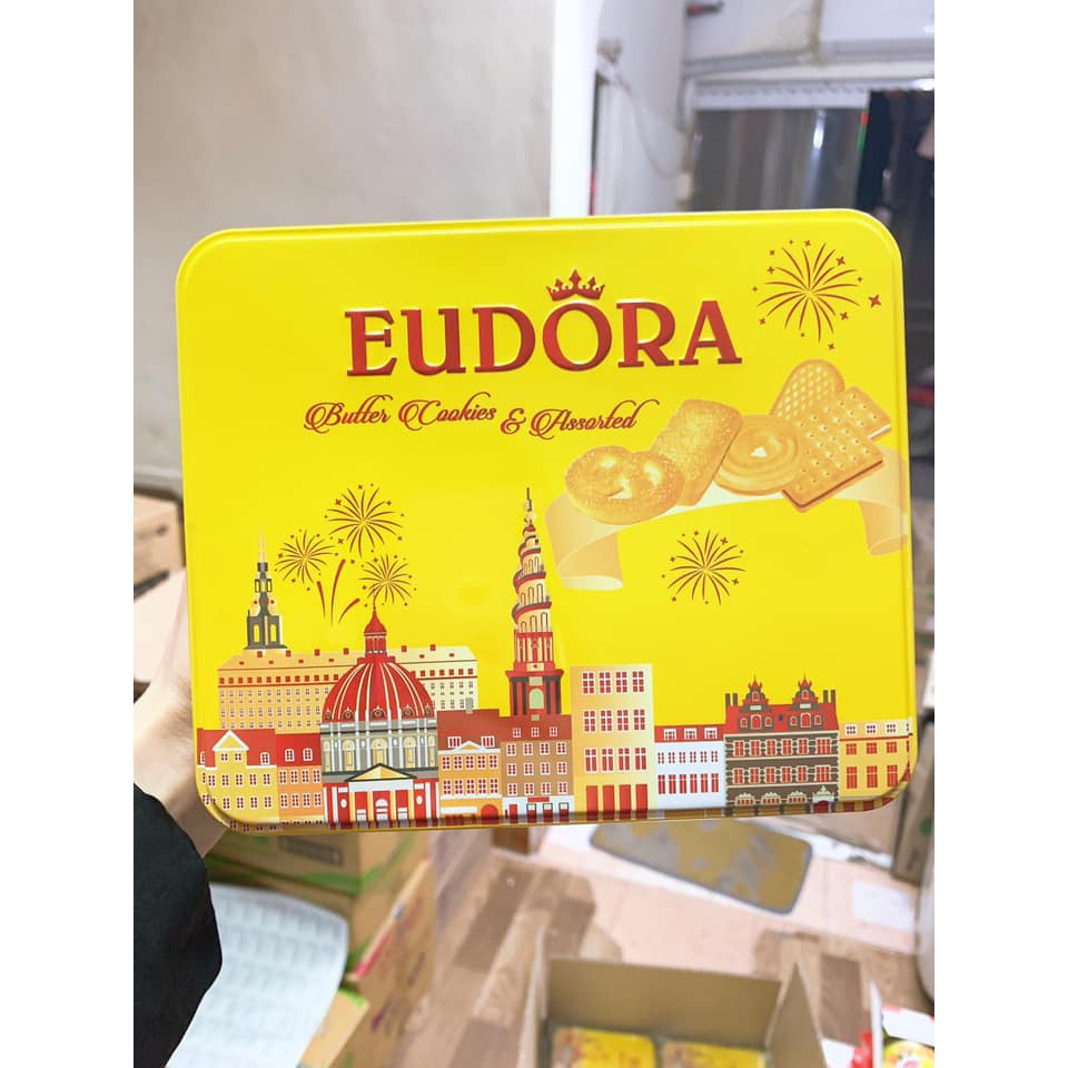 BÁNH QUY BƠ TỔNG HỢP EUDORA HỘP THIẾC SANG TRỌNG