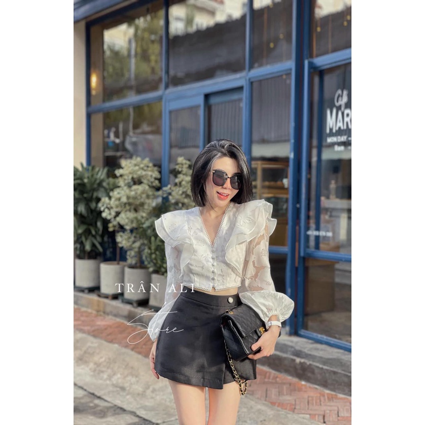 SET ÁO CROPTOP TRẮNG REN HOA NỔI VIỀN REN CỔ V+CHÂN VÁY ĐEN TÀ ĐẮP PHỐI NÚT NGẮN LƯNG CAO ULZZANG