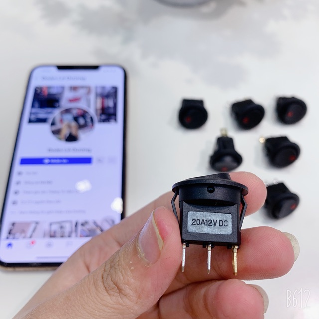 Công tắc bập bênh 3 chân có đèn led