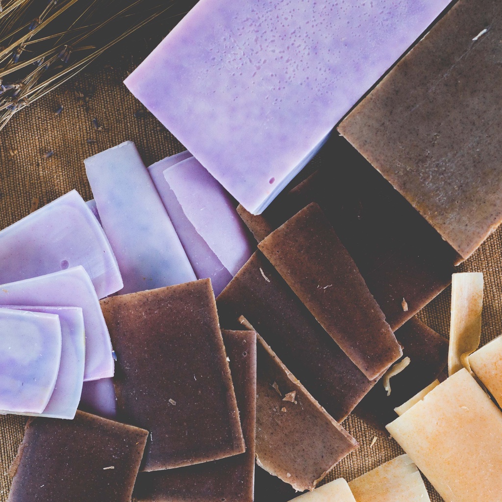 Xà phòng handmade Green Garden nguyên khối 16 loại  1.4 kg -  Bao bì giấy 100%