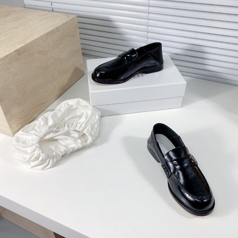 Giày lười loafer nữ da thật mũi tròn Maison margiela