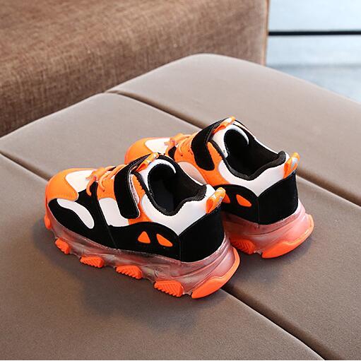 Giày thể thao khóa dán đế có đèn LED dành cho bé