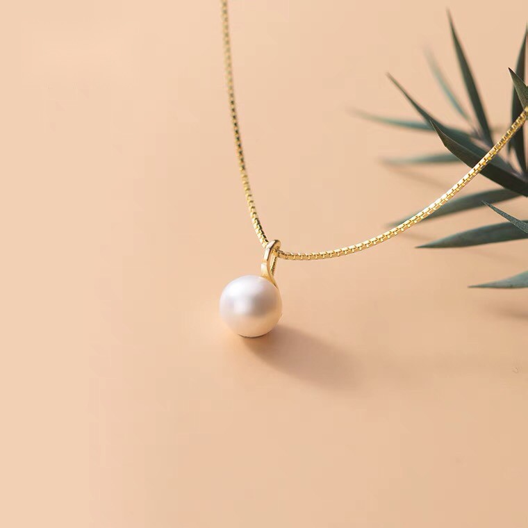 Dây chuyền Cecy bạc ý 925 mạ vàng 18k mặt 5mm mang lại sự thanh lịch, nữ tính cho phái nữ