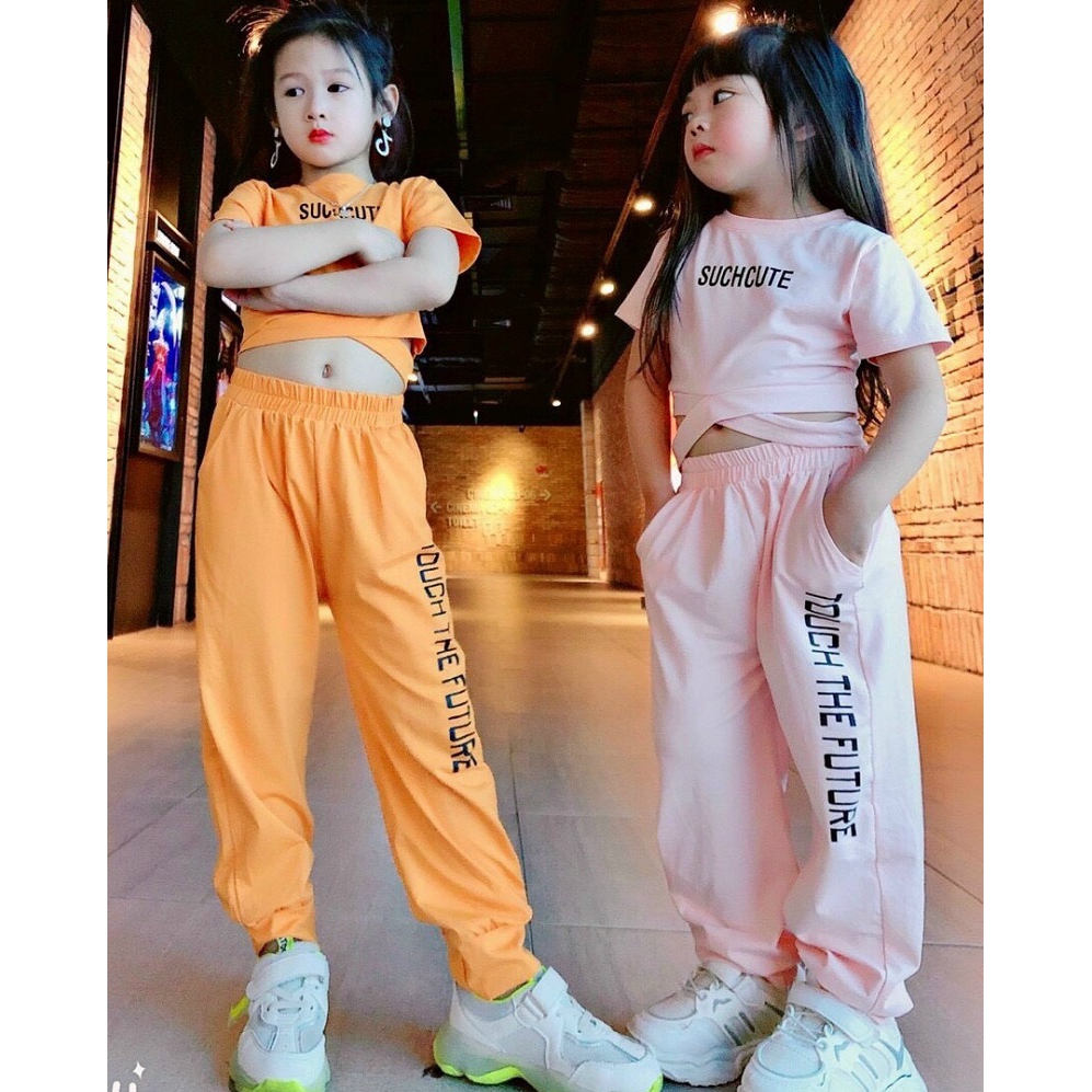 [Mã FAMAYFA2 giảm 10K đơn 50K] Bộ bé gái áo Croptop và Quần hiphop cotton thun 4 chiều 22-35kg XHN521