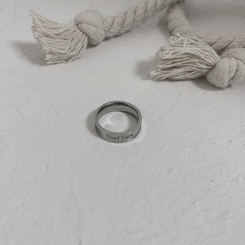 Nhẫn khắc chữ GOODLUCK may mắn kiểu dáng trơn thép titan không gỉ