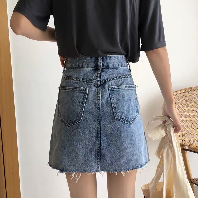 Chân váy xanh tua rua